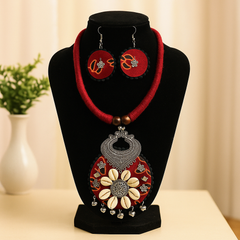Maroon Cowrie Shell Floral Pendant Necklace Set