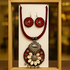 Maroon Cowrie Shell Floral Pendant Necklace Set