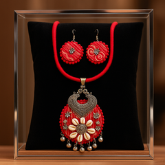 Red Cowrie Shell Floral Pendant Necklace Set with Oxidized Top
