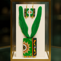 Handcrafted Green Tribal Pendant Set – Sunflower Design