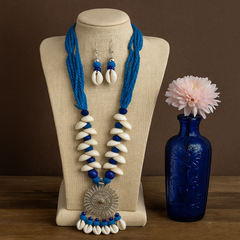 Blue Thread Shell Necklace Set with Sun-Shaped Pendant