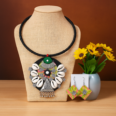 Black & Green Cowrie Shell Pendant Necklace Set