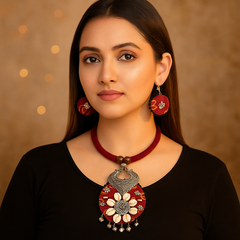 Maroon Cowrie Shell Floral Pendant Necklace Set