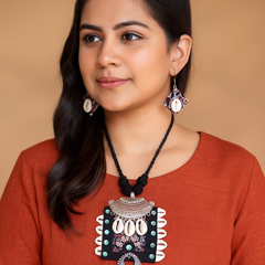 Black & Red Cowrie Shell Oxidized Pendant Necklace Set