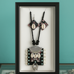 Black & Red Cowrie Shell Oxidized Pendant Necklace Set